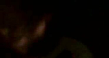 truyện tranh hentai sex Brunette shoves phim sex lon luan máy rung trong âm hộ của cô.